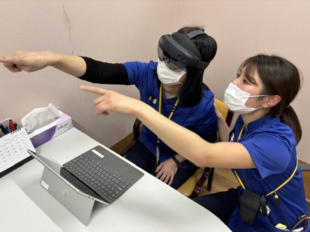 わかくさ竜間リハビリテーション病院でリハまるを活用する様子